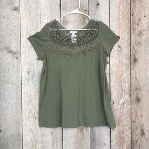 Liz Lange green embroidered olive boho tee shirt M